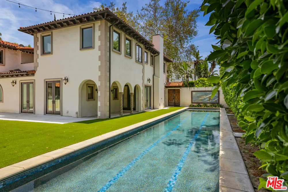 11159 La Maida Street Los Angeles, CA 91601
