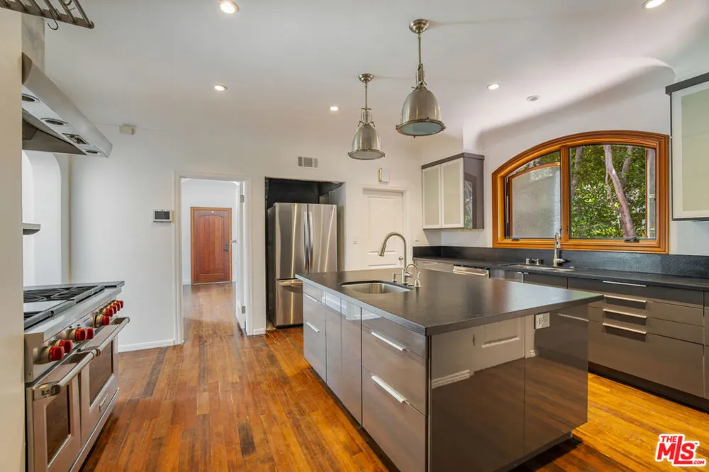 11159 La Maida Street Los Angeles, CA 91601