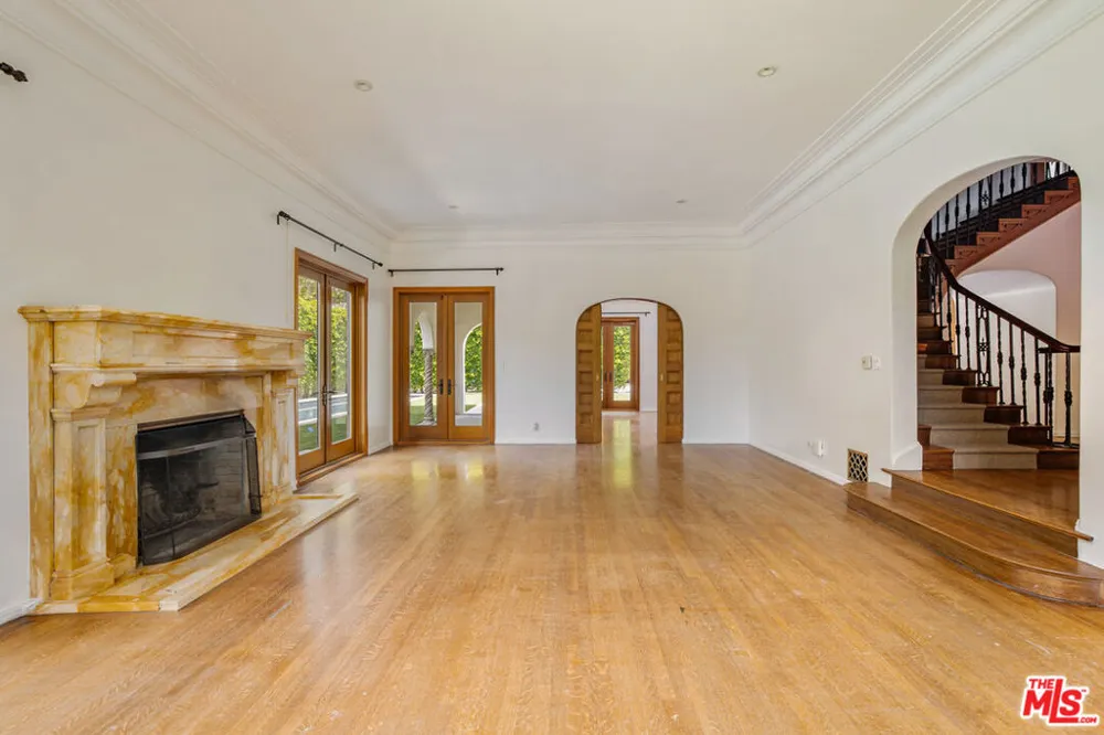 11159 La Maida Street Los Angeles, CA 91601