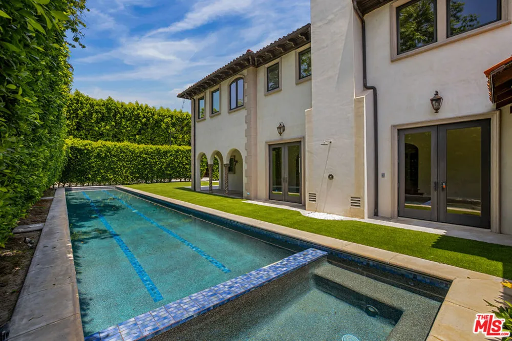 11159 La Maida Street Los Angeles, CA 91601