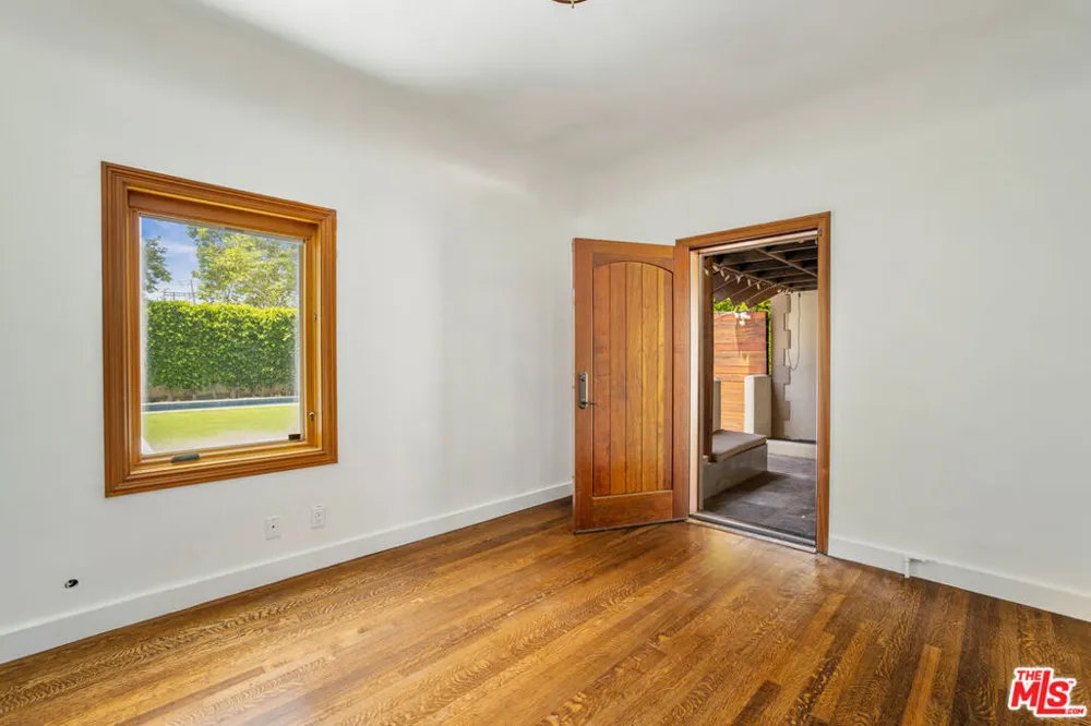 11159 La Maida Street Los Angeles, CA 91601