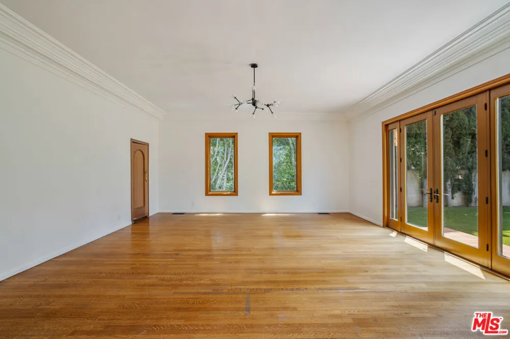 11159 La Maida Street Los Angeles, CA 91601