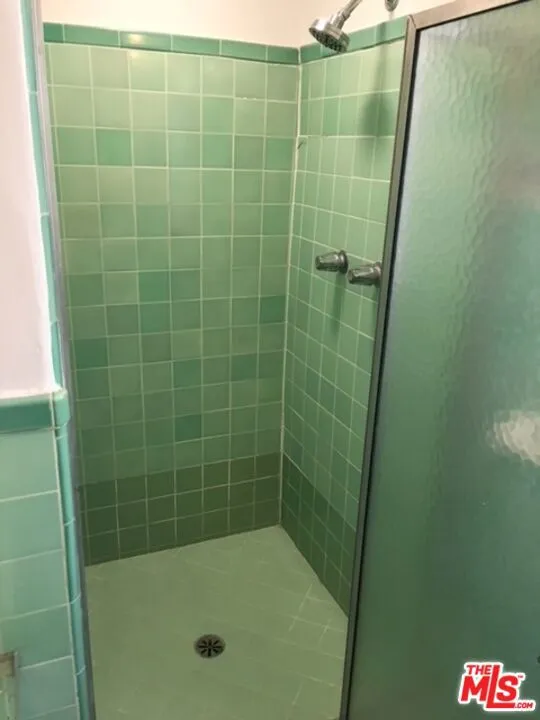 8124 BLACKBURN AVENUE Los Angeles, CA 90048