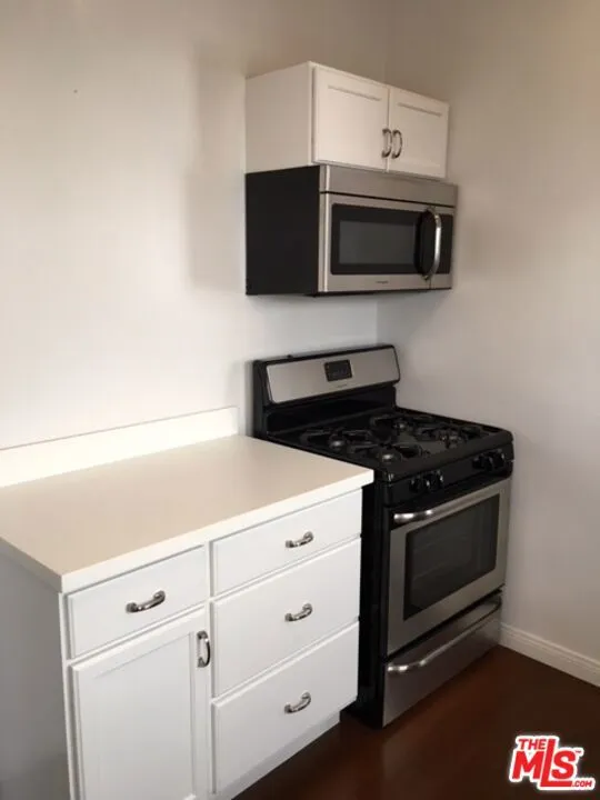 8124 BLACKBURN AVENUE Los Angeles, CA 90048