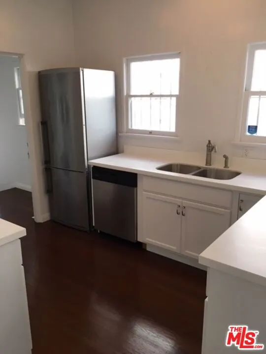 8124 BLACKBURN AVENUE Los Angeles, CA 90048