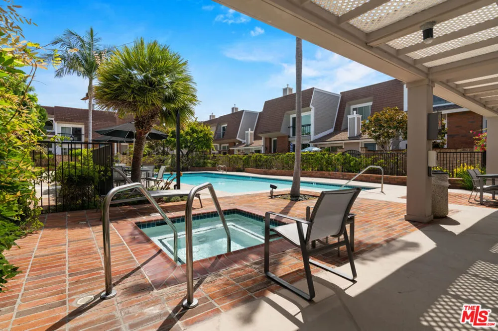 13072 Maxella Avenue #2 Marina del Rey, CA 90292