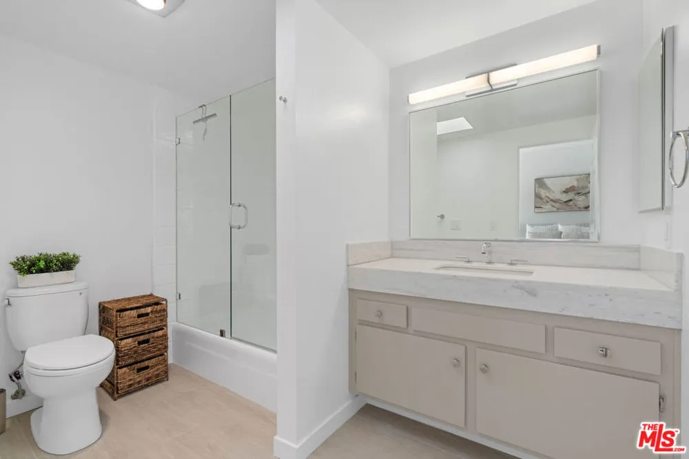 13072 Maxella Avenue #2 Marina del Rey, CA 90292