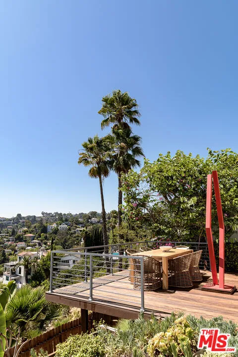 5502 Tuxedo Terrace Los Angeles, CA 90068
