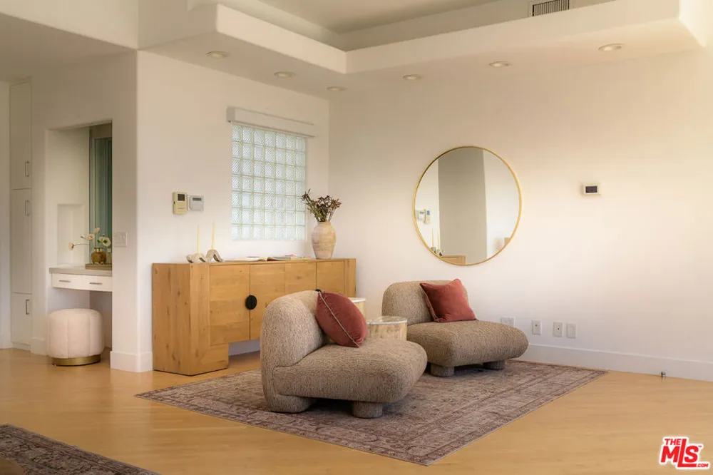 5502 Tuxedo Terrace Los Angeles, CA 90068