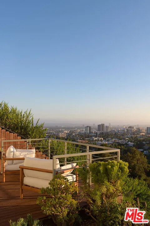 5502 Tuxedo Terrace Los Angeles, CA 90068
