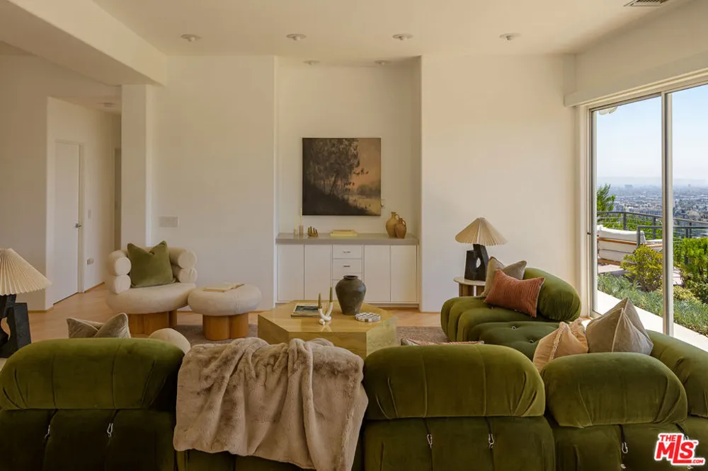 5502 Tuxedo Terrace Los Angeles, CA 90068