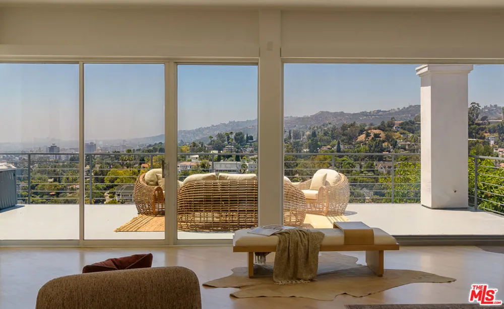5502 Tuxedo Terrace Los Angeles, CA 90068