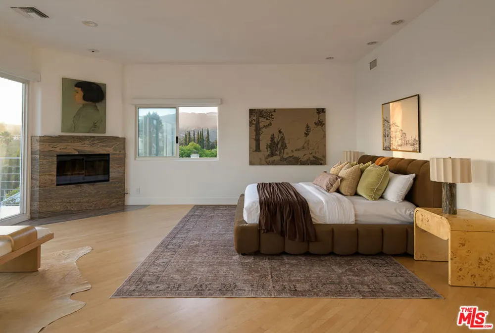 5502 Tuxedo Terrace Los Angeles, CA 90068