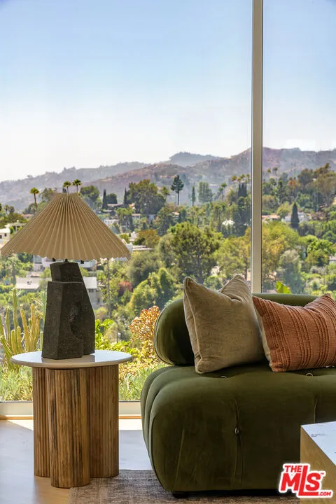 5502 Tuxedo Terrace Los Angeles, CA 90068