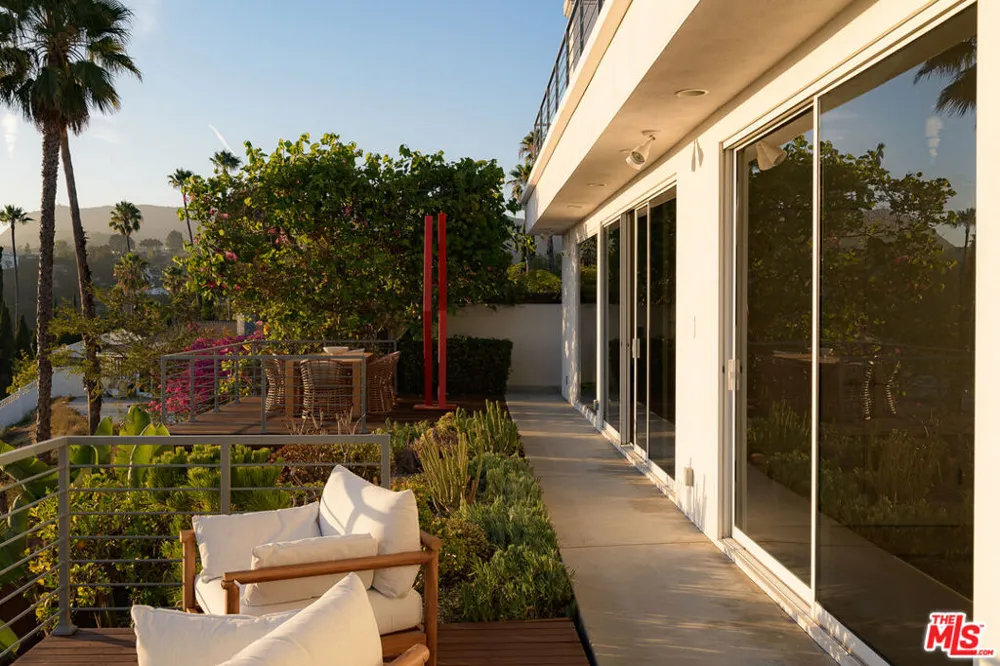 5502 Tuxedo Terrace Los Angeles, CA 90068