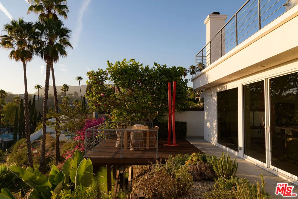 5502 Tuxedo Terrace Los Angeles, CA 90068