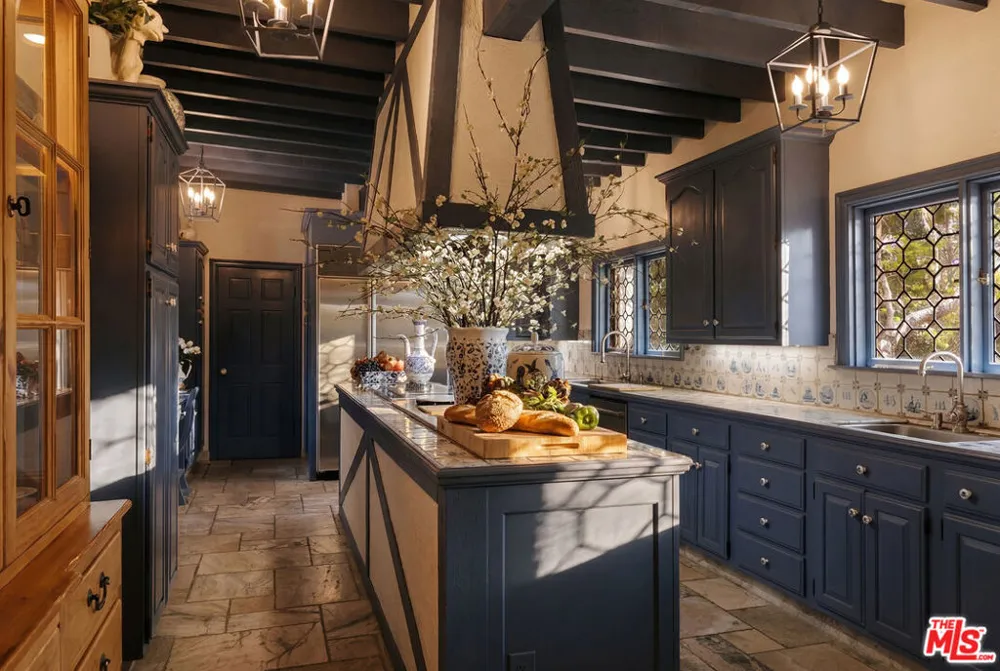 1027 Ridgedale Drive Beverly Hills, CA 90210