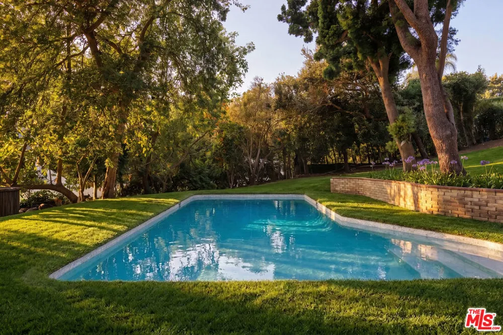 1027 Ridgedale Drive Beverly Hills, CA 90210