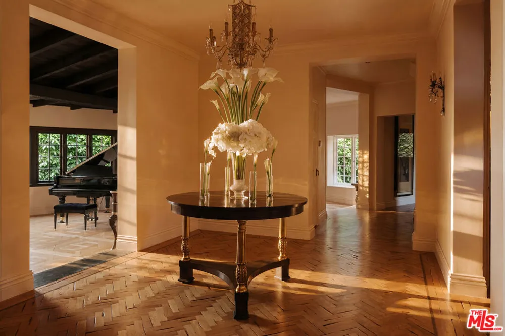 1027 Ridgedale Drive Beverly Hills, CA 90210