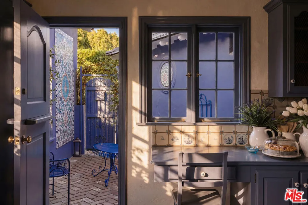 1027 Ridgedale Drive Beverly Hills, CA 90210