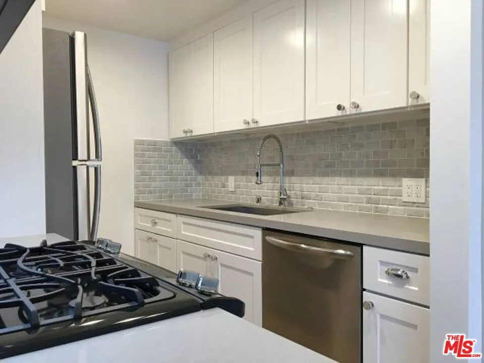 301 S SWALL DRIVE #203 Los Angeles, CA 90048