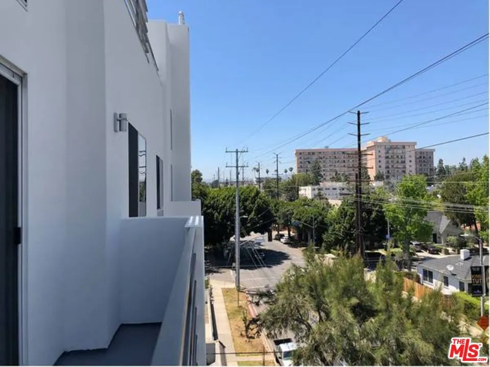 301 S SWALL DRIVE #203 Los Angeles, CA 90048