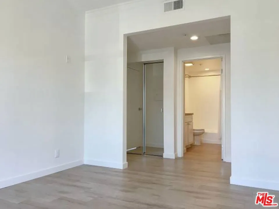301 S SWALL DRIVE #203 Los Angeles, CA 90048