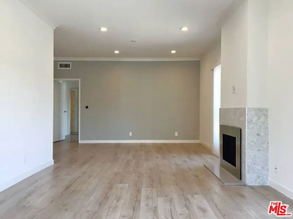 301 S SWALL DRIVE #203 Los Angeles, CA 90048