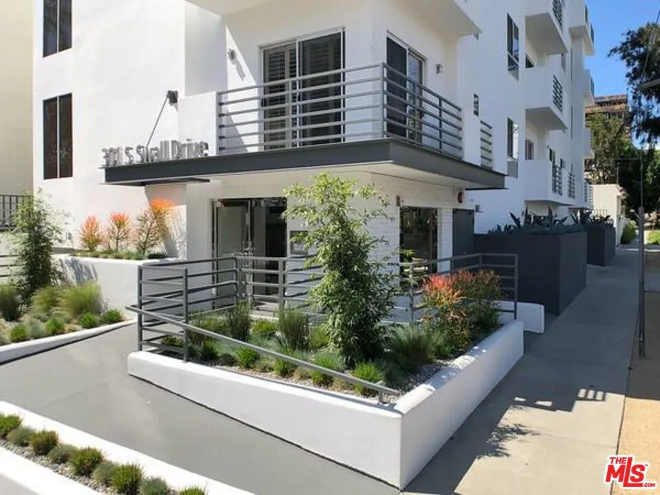 301 S SWALL DRIVE #203 Los Angeles, CA 90048