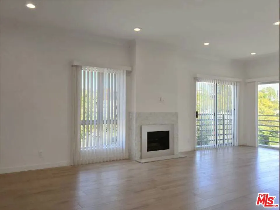 301 S SWALL DRIVE #203 Los Angeles, CA 90048