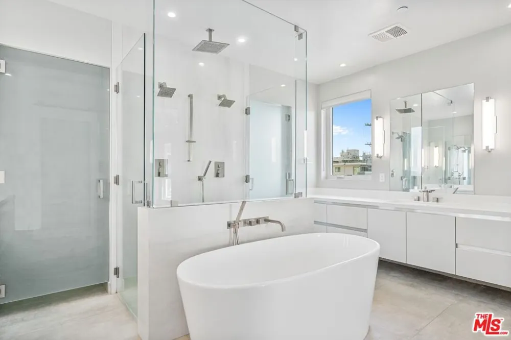 1621 Malcolm Avenue #401 Los Angeles, CA 90024