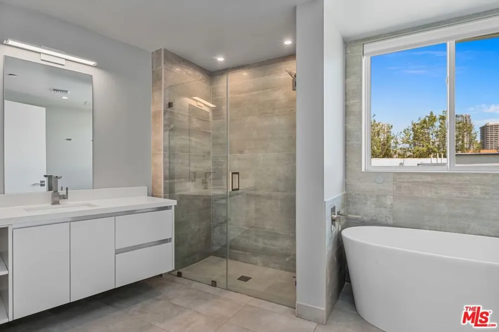 1621 Malcolm Avenue #401 Los Angeles, CA 90024