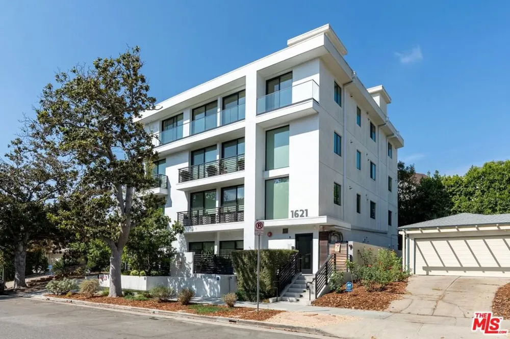 1621 Malcolm Avenue #401 Los Angeles, CA 90024