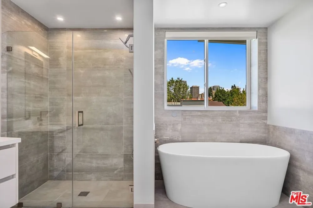 1621 Malcolm Avenue #401 Los Angeles, CA 90024