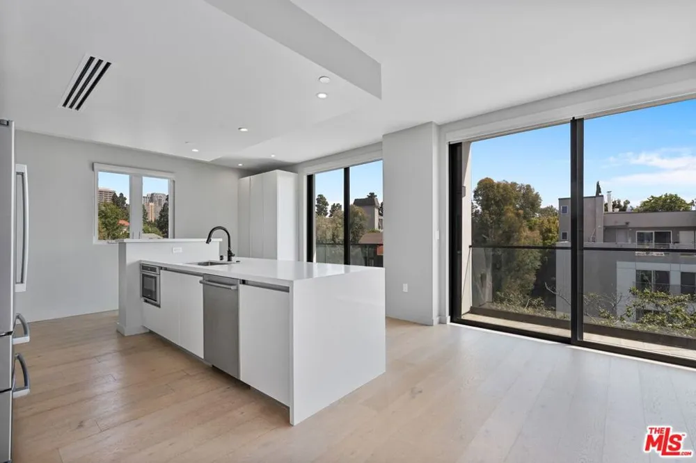 1621 Malcolm Avenue #401 Los Angeles, CA 90024