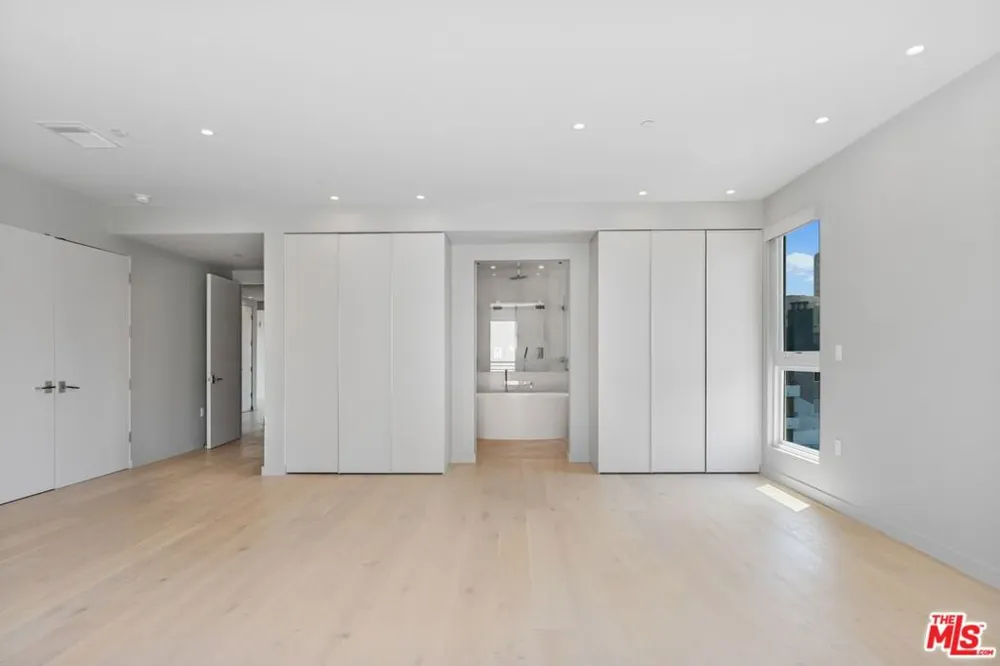 1621 Malcolm Avenue #401 Los Angeles, CA 90024