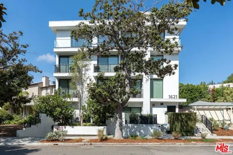 1621 Malcolm Avenue #401