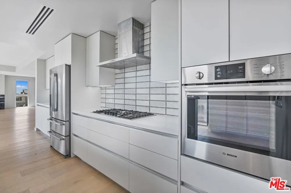 1621 Malcolm Avenue #401 Los Angeles, CA 90024