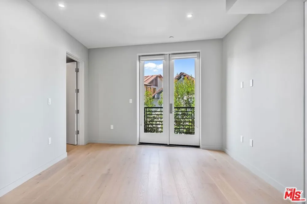 1621 Malcolm Avenue #401 Los Angeles, CA 90024
