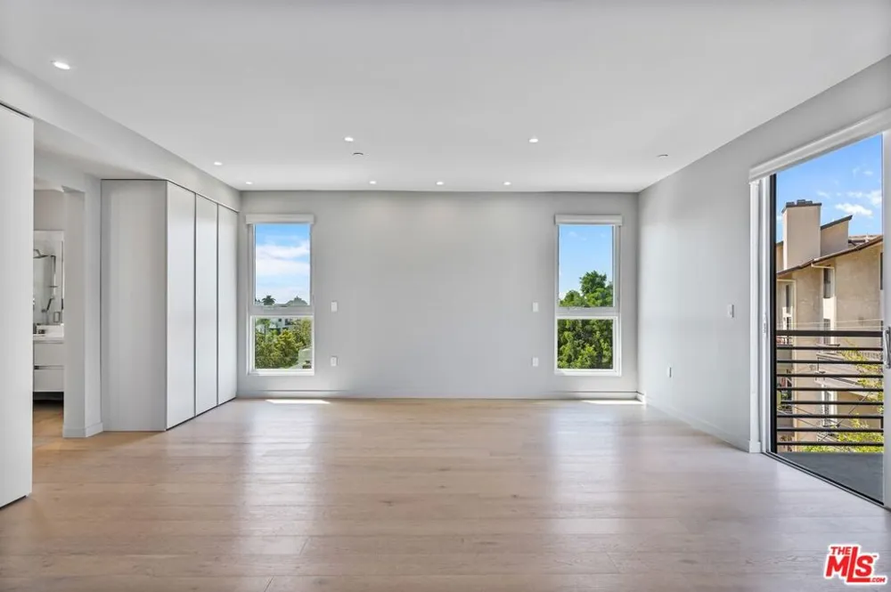 1621 Malcolm Avenue #401 Los Angeles, CA 90024