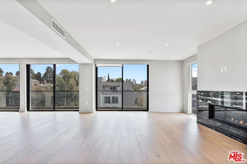 1621 Malcolm Avenue #401 Los Angeles, CA 90024