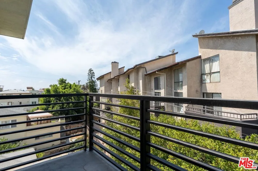 1621 Malcolm Avenue #401 Los Angeles, CA 90024