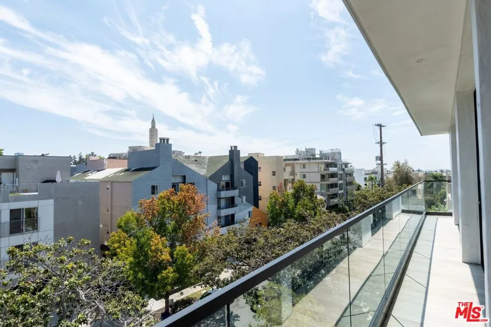 1621 Malcolm Avenue #401 Los Angeles, CA 90024
