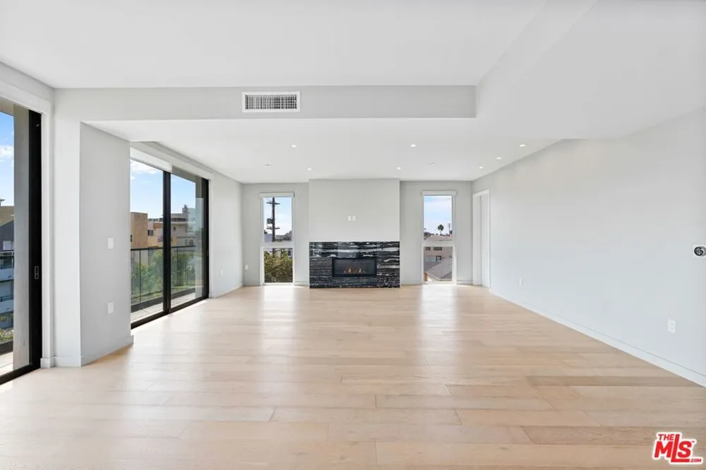 1621 Malcolm Avenue #401 Los Angeles, CA 90024