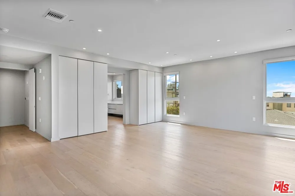 1621 Malcolm Avenue #401 Los Angeles, CA 90024