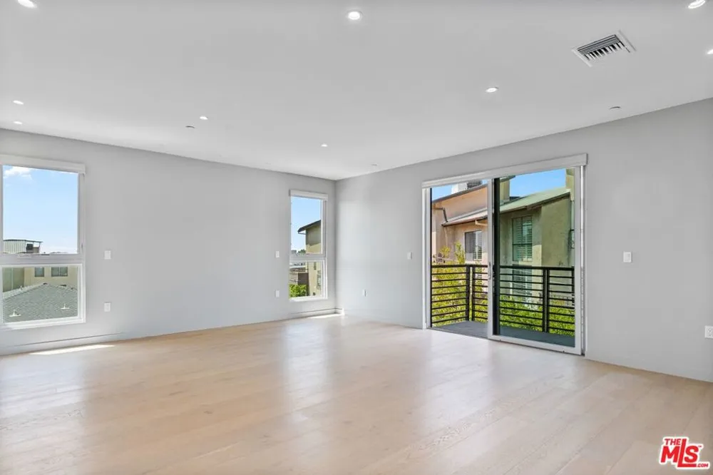 1621 Malcolm Avenue #401 Los Angeles, CA 90024