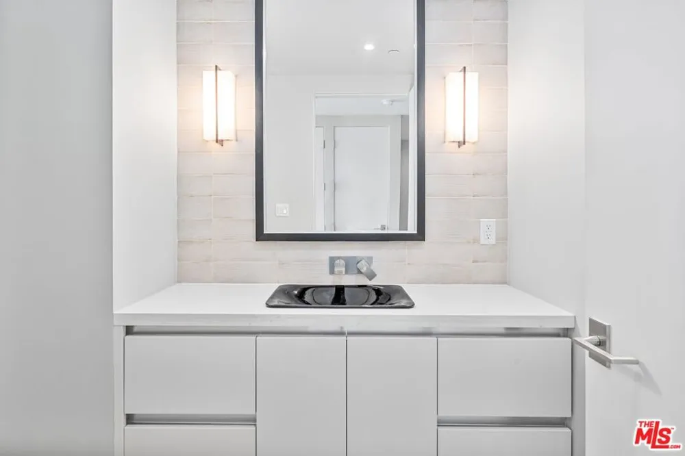1621 Malcolm Avenue #401 Los Angeles, CA 90024