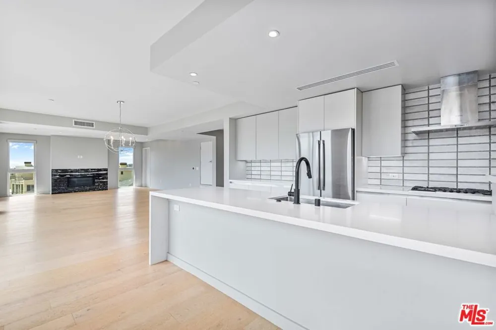 1621 Malcolm Avenue #401 Los Angeles, CA 90024