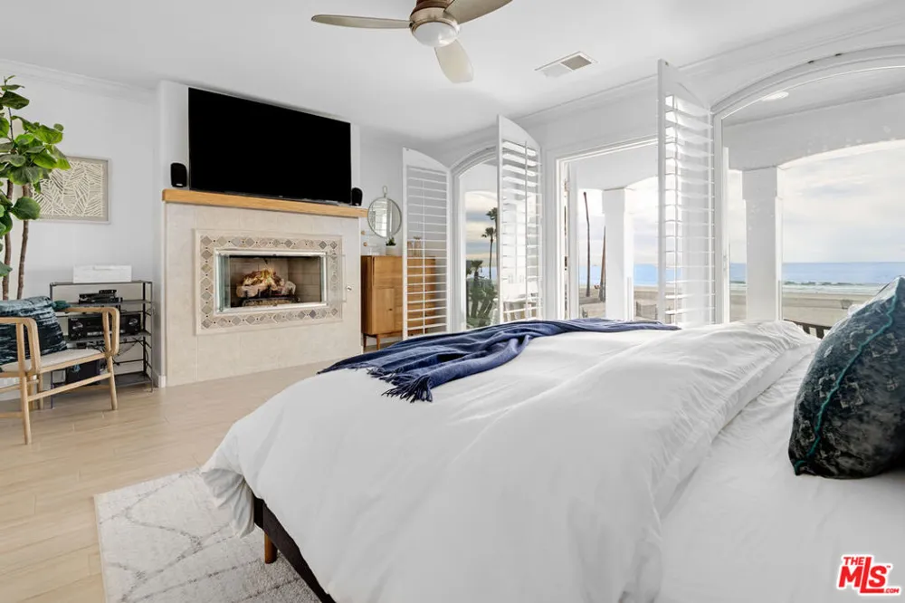 2400 W OCEANFRONT Newport Beach, CA 92663