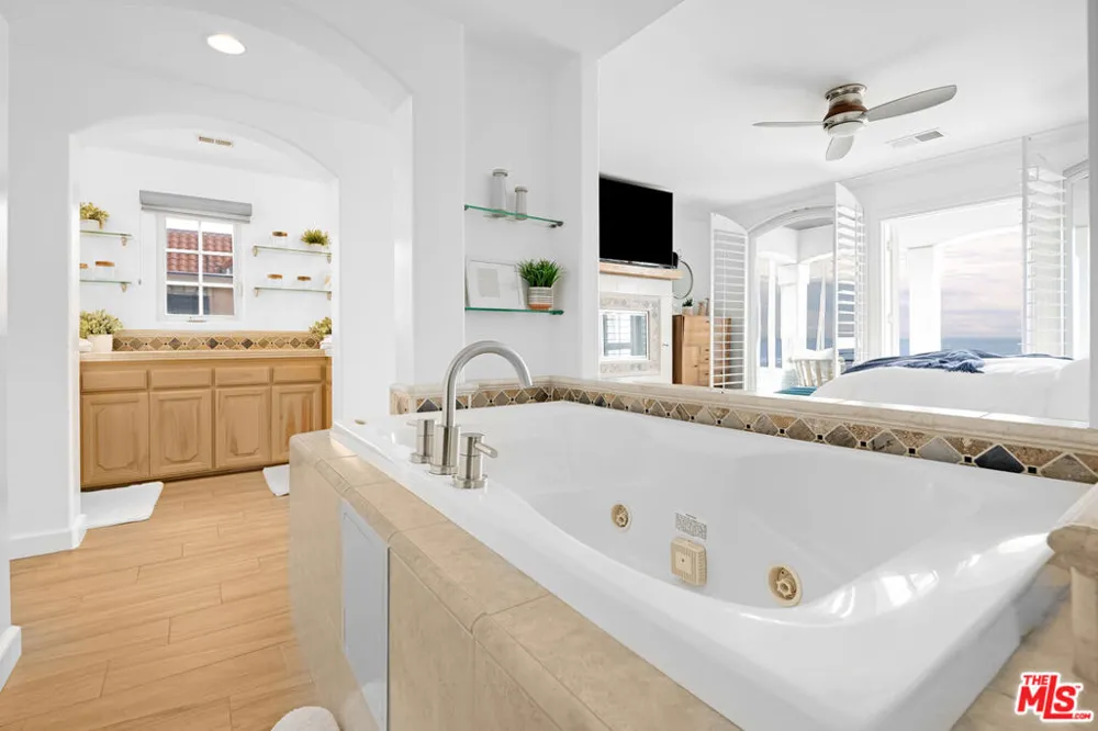 2400 W OCEANFRONT Newport Beach, CA 92663